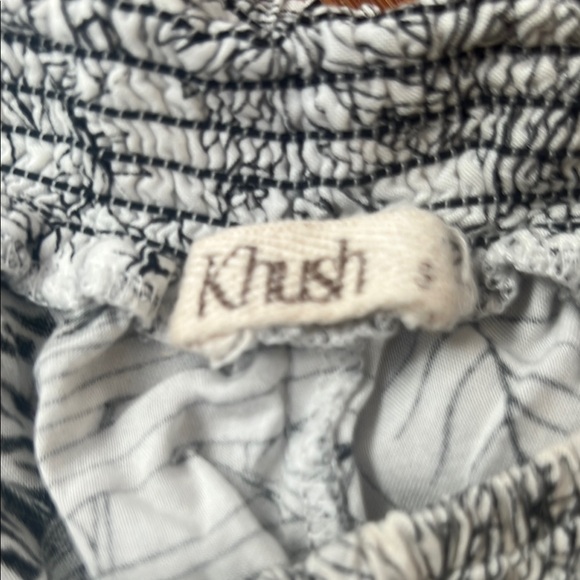 Black and White Leaf Print Pants - Picture 3 of 3